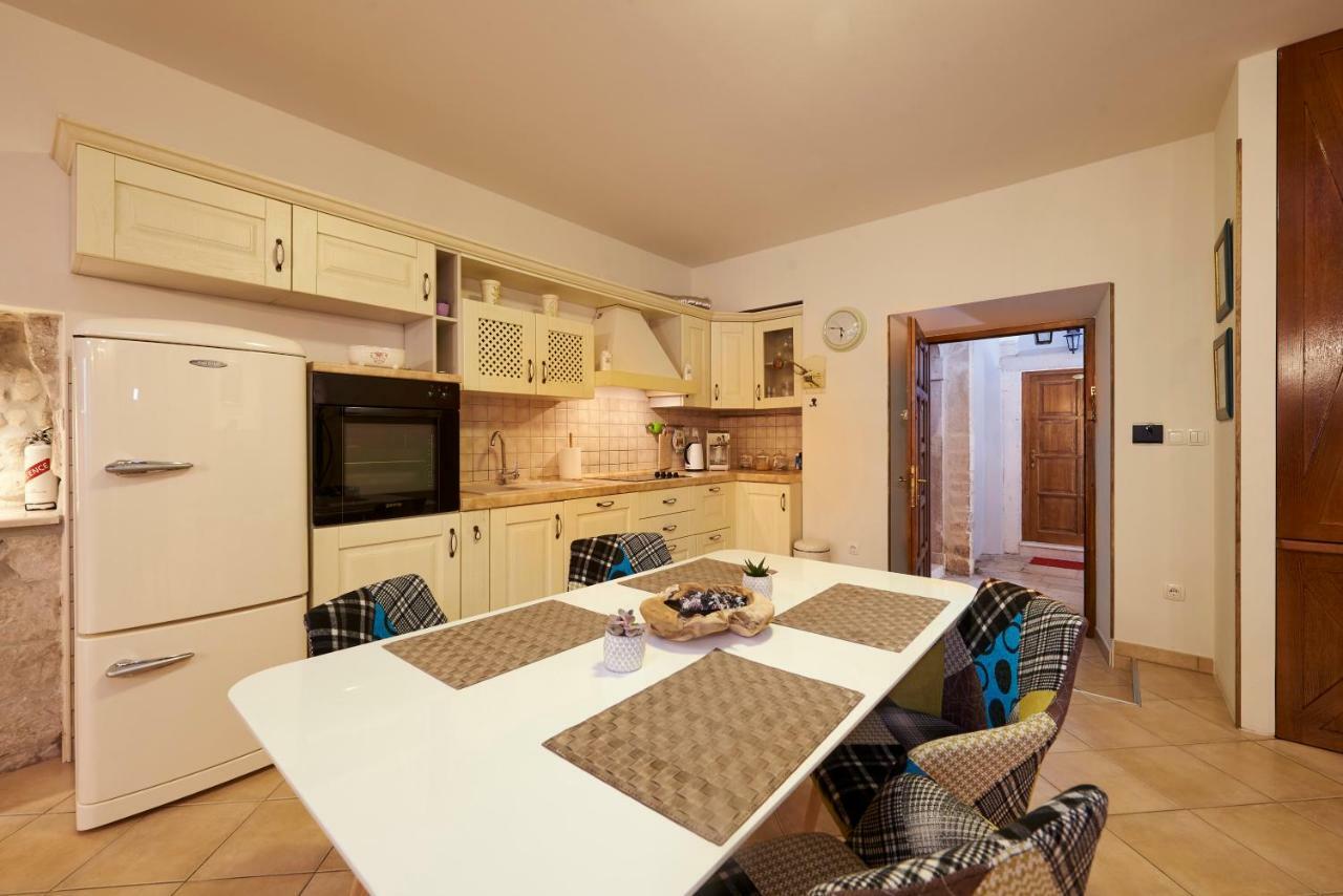 Apartment Capo Residence - Old Town - Parking Trogir Luaran gambar